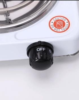 Descubre la practicidad y eficiencia de la Cocina Eléctrica Portátil GENERICO, tu aliada perfecta para preparar comidas deliciosas en cualquier lugar. Con su diseño compacto y ligero, esta cocina de una hornilla es ideal para espacios pequeños, viajes o como complemento en tu cocina principal. Su potencia de 500W garantiza un calentamiento rápido y uniforme, mientras que su control de temperatura te permite cocinar tus platillos favoritos con precisión. Portabilidad: Llévala contigo a donde quieras gracias 